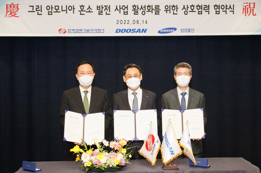 Executives from KEPCO E&C, Doosan Enterbility and Samsung C&T’s Engineering & Construction Group sign the new agreement in Seongnam, South Korea. Source: Doosan.