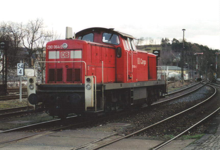 A Deutsche Bahn Class V90 diesel locomotive, used for shunting and freight haulage. Source: Wikimedia Commons/Steffen Mokosch.