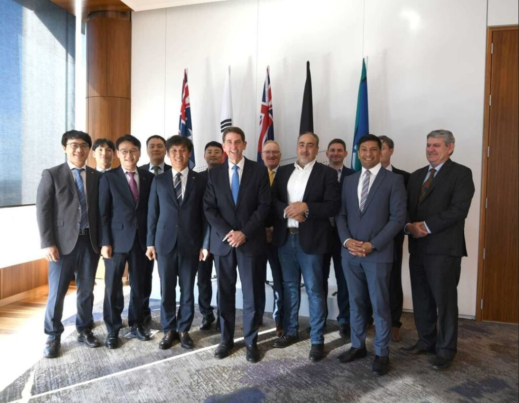 Representatives from Queensland government, Korea East West Power and the Hydrogen Utility sign the new agreement in Gladstone. Source: LinkedIn (Ryan Freer, Trade and Investment Commissioner for Queensland).