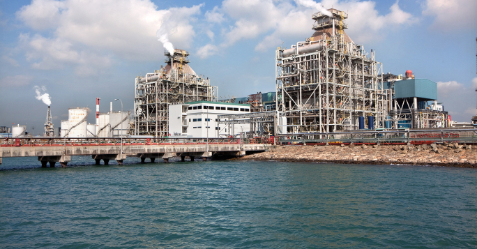 Keppel and ExxonMobil have partnered to provide low or zero-carbon hydrogen and ammonia solutions to support the decarbonisation of Jurong Island’s power supply, including the 600 MW Sakra Cogen Plant (pictured). Source: Sembcorp.
