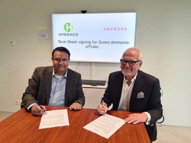 Harish Jayaram (left), Vice President - Business Development, Hygenco and Beat Ruprecht (right), Head of Ammonia, Ameropa sign the new agreement.