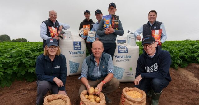 Yara and PepsiCo executives join farmers in the UK to announce the partnership for low-carbon fertilisers.
