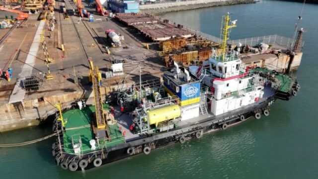 The retrofitted, ammonia-powered tugboat Yuantuo 1.