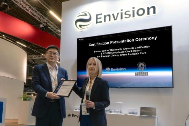 Frank Yu (Global Vice President of Envision Energy) receives the official Bureau Veritas Renewable Ammonia Certification at this year’s World Hydrogen Summit in Rotterdam.