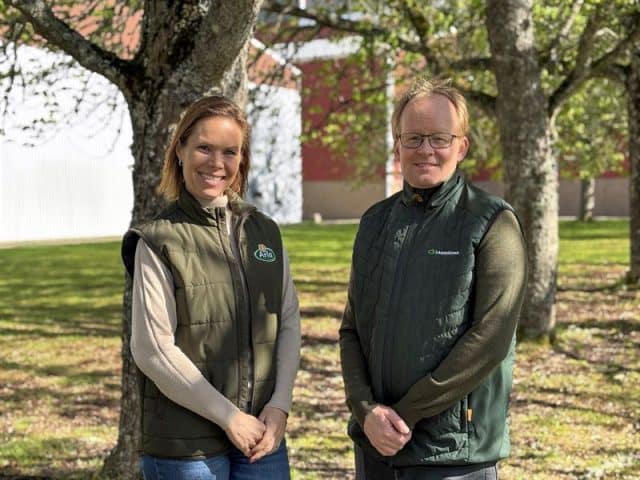 Victoria Olsson, Head of Sustainability at Arla Sweden (left) and Claes Johansson, Head of Sustainability at Lantmännen (right) at the announcement.